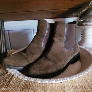 Thursday Boot Company Duchess dark olive brown suede chelsea boots Size 5.5